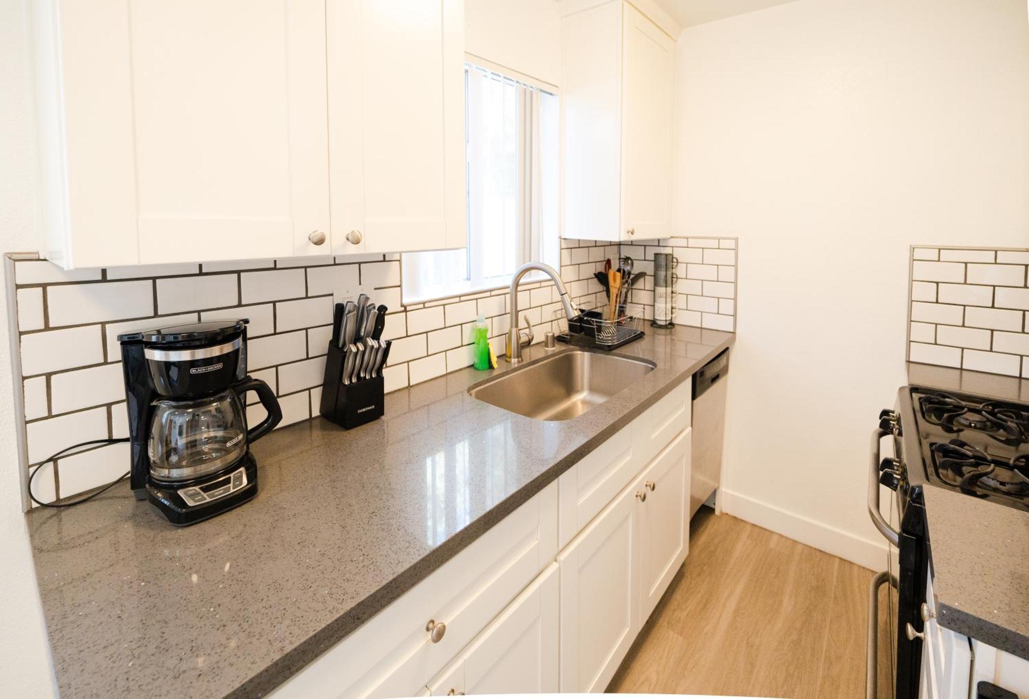 Cozy 2-bedroom With 1-bathroom Ideal For Small Group In Koretown Appartement *