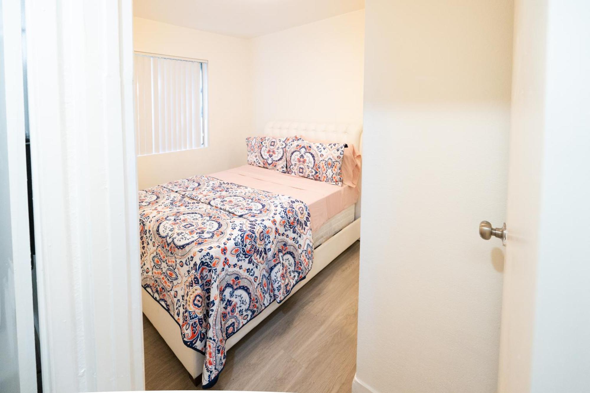 Cozy 2-bedroom With 1-bathroom Ideal For Small Group In Koretown Appartement *
