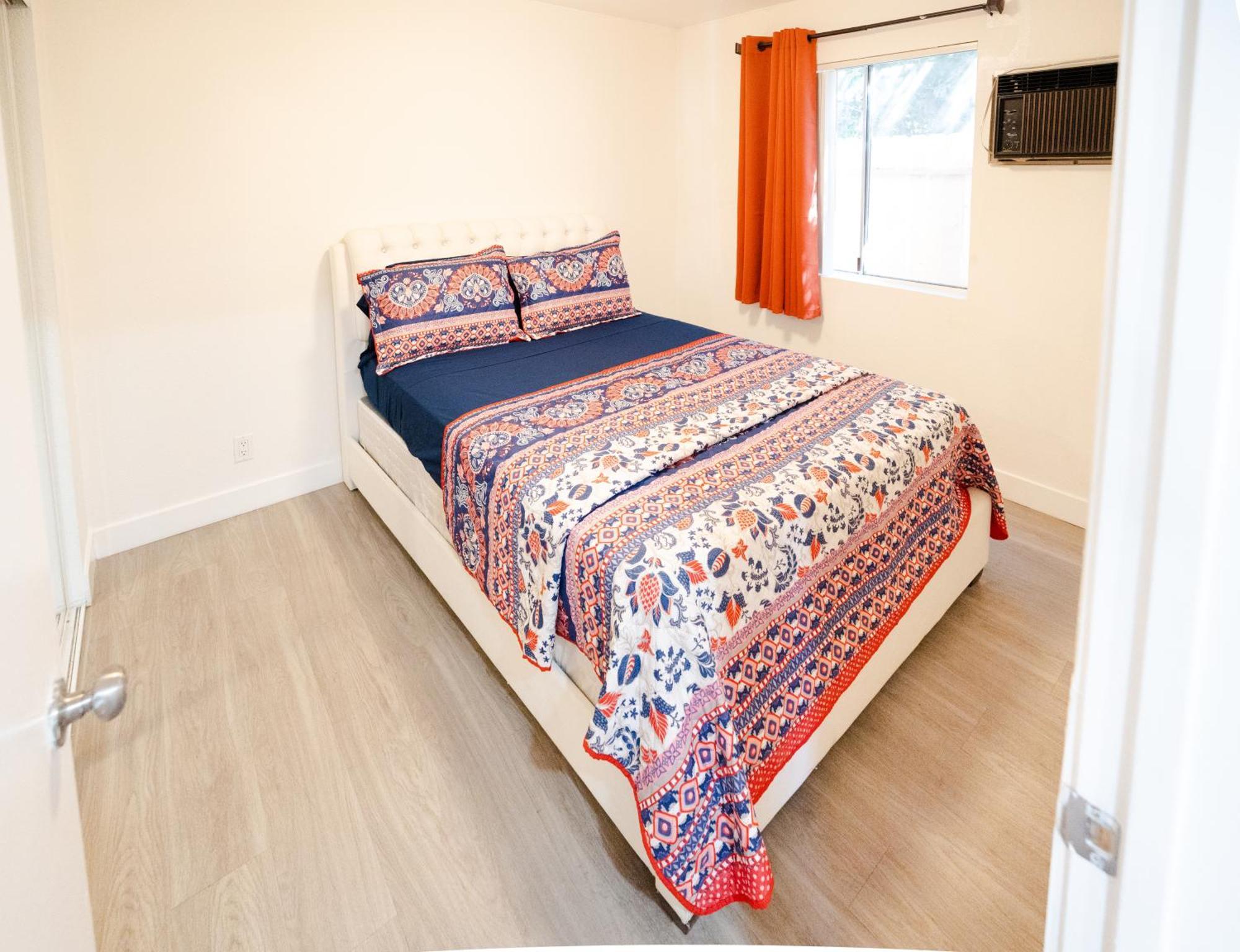 Cozy 2-bedroom With 1-bathroom Ideal For Small Group In Koretown Appartement *