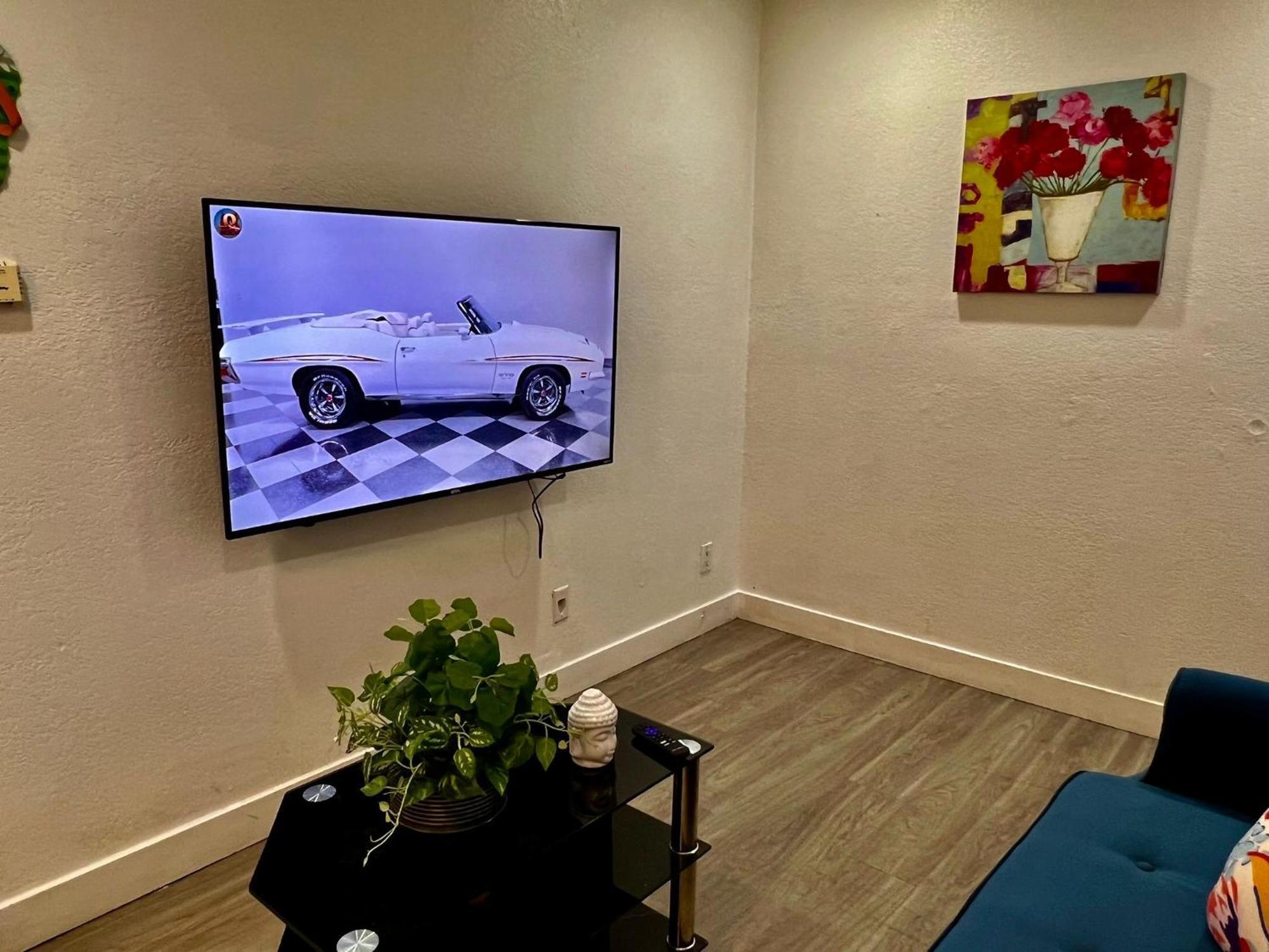 Cozy 2-bedroom With 1-bathroom Ideal For Small Group In Koretown Apartment Los Angeles